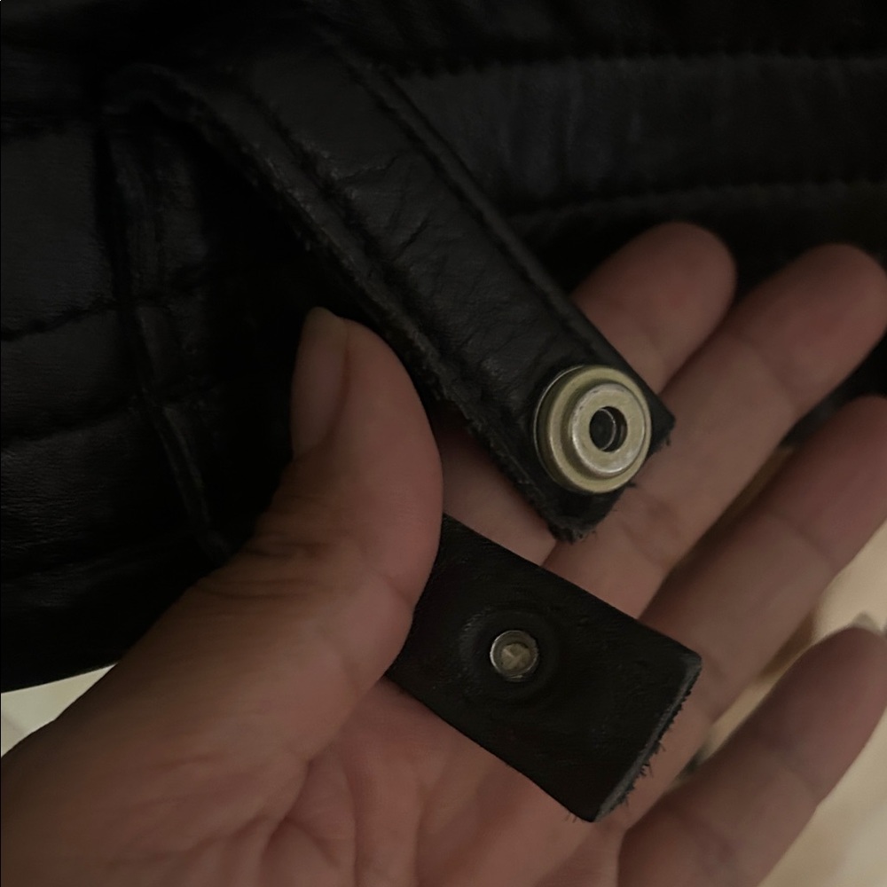 Women’s Leather Jacket - Picture 4 of 8
